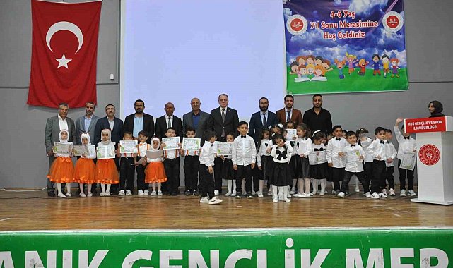 Bulanık'ta 4-6 yaş grubu Kur'an kursunda yılsonu programı