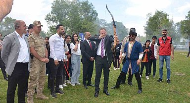 Bulanık'ta çocuklar şenlikte gönüllerince eğlendi