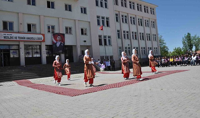Bulanıklı öğrencilerden yılsonu etkinliği