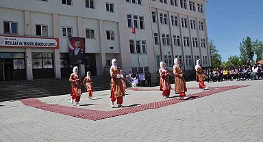 Bulanıklı öğrencilerden yılsonu etkinliği