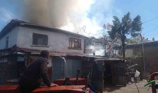 Burdur'da ev yangınında maddi hasar oluştu