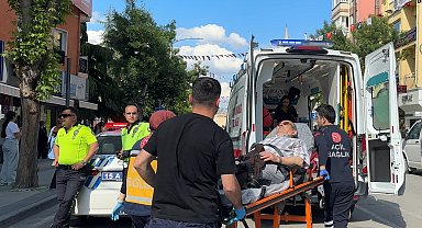 Burdur'da yolun karşısına geçmek isteyen yaşlı adama otomobil çarptı