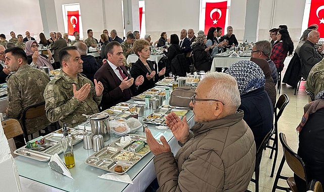 Burhaniye'de Kaymakam Memiş, Şehit ve Gazi aileleri için düzenlenen yemeğe katıldı