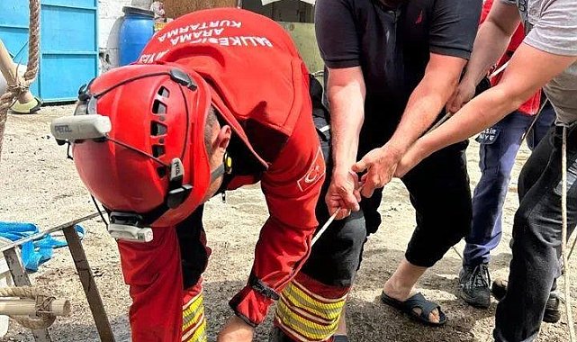 Burhaniye'de kuyudan kuzu kurtarma operasyonu