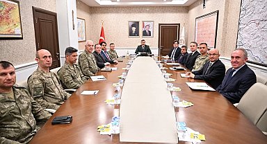 Bürokrat ve askerler eğitim zirvesinde buluştu