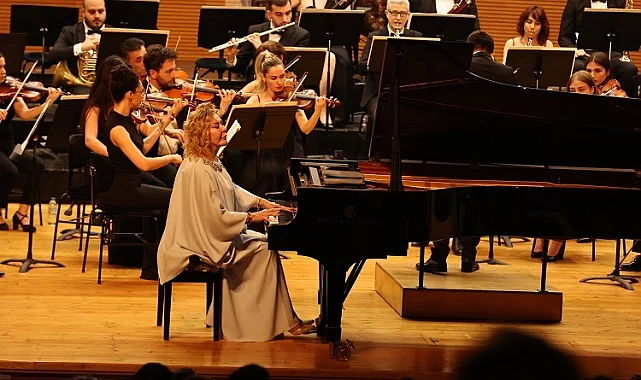Bursa Nilüfer Senfoni Orkestrası ilk konserinde Gülsin Onay'ı ağırladı