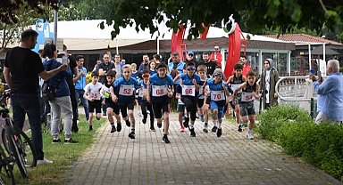 Bursa Osmangazi'de genç sporcuların duatlon heyecanı