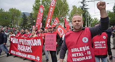 Bursa'da 1 Mayıs'ı işçiler halaylarla kutladı