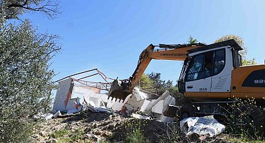 Bursa'da 25 kaçak yapı yıkıldı