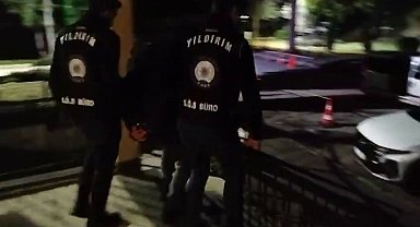 Bursa'da 27 yıl hapis cezasıyla aranan şüpheliye baca deliğinden operasyon yaptılar