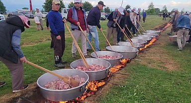Bursa'da 80 yıllık gelenek...47 küçükbaş 2 büyükbaş kestiler