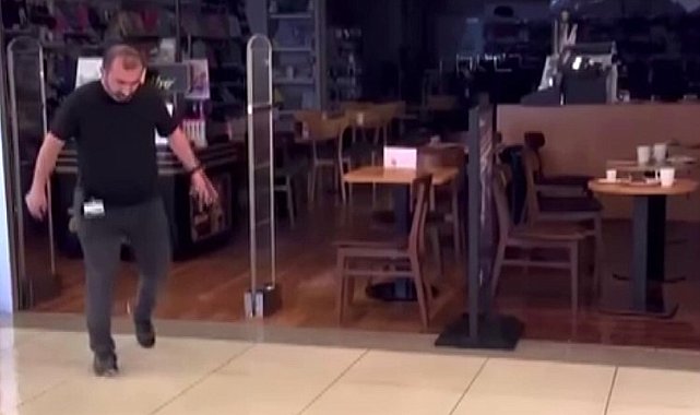 Bursa'da bir alışveriş merkezini su bastı
