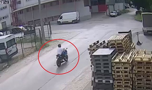 Bursa'da iki motosikletinin karıştığı kaza kamerada: 2 yaralı