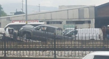 Bursa'da kontrolden çıkan araç durağa daldı