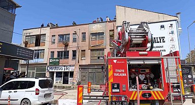 Bursa'da mobilya imalathanesinde yangın