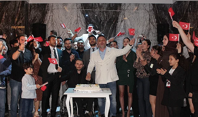 Bursa'da genç inşaat mühendislerinden 19 Mayıs coşkusu