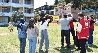 Bursa'da gençler bayram sevincini Kızılay Kampı'nda yaşadı