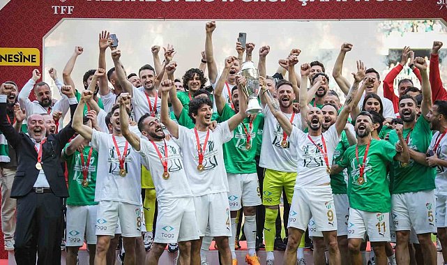 Bursaspor'da 8 futbolcunun sözleşmesi sona eriyor