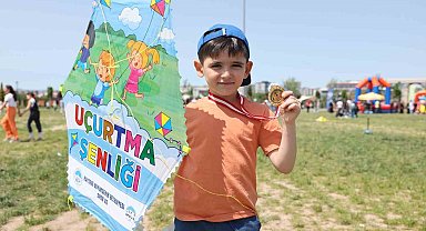 Büyükşehir, baharın renklerini uçurtmalarla gökyüzüne yansıttı