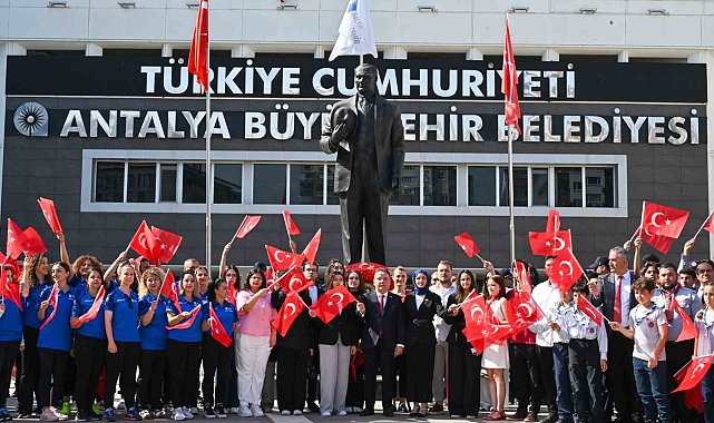 Büyükşehir Belediyesi'nde 19 Mayıs coşkusu törenle başladı