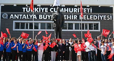 Büyükşehir Belediyesi'nde 19 Mayıs coşkusu törenle başladı