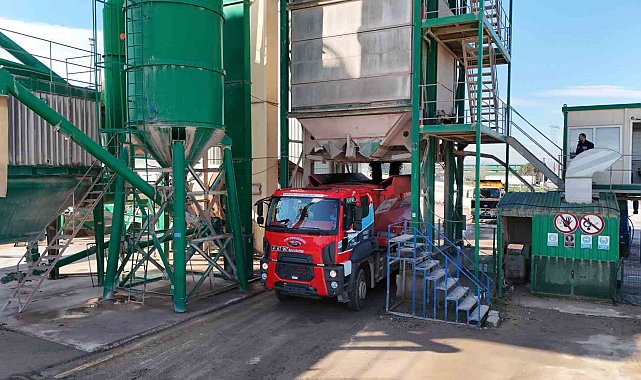 Büyükşehir, saatte 240 ton asfalt üretiyor