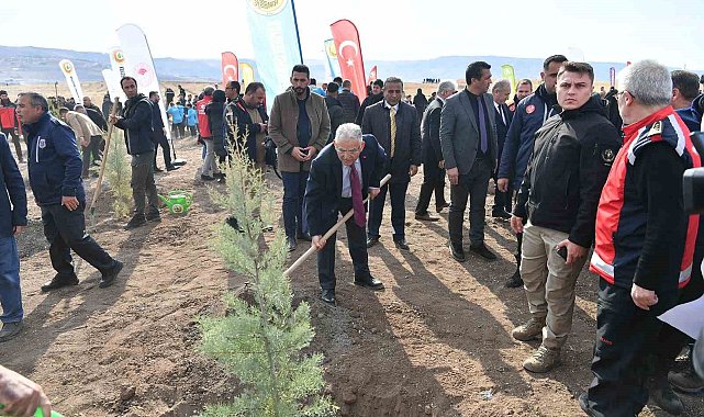 Büyükşehirden 6 yılda 750 bin fidan ile Kayseri'ye 'yeşil' katkı