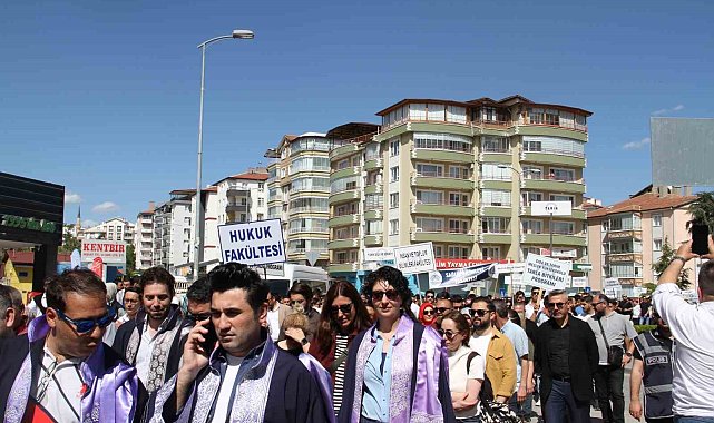 ÇAKÜFEST 2025 Bilim, Kültür ve Sanat Festivali kortej yürüyüşü yoğun ilgi gördü