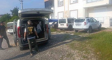 Camiye gelen eski belediye başkanına büyük şok: Bu sefer ayakkabı değil, otomobil çalındı