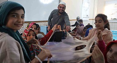 Camiyi çocuklara sevdiren imam, çocuk cemaati sayısını 4'den 100'e çıkarttı