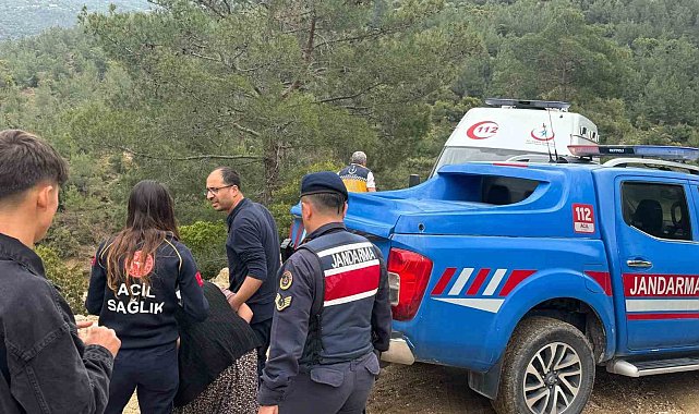 Çamura saplanan ambulansı jandarma kurtardı