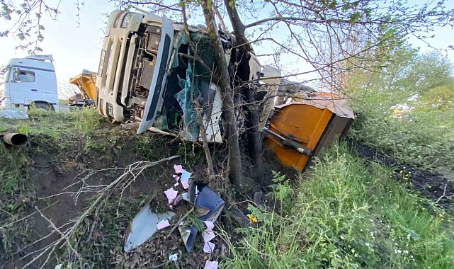 Çan'da kömür yüklü kamyon devrildi, sürücü yaralandı
