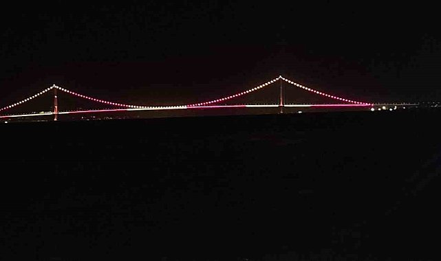 Çanakkale Köprüsü sarı kırmızılı renklerle aydınlatıldı