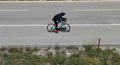 Çanakkale'den aldığı şehitlik toprağını Samsun'a ulaştırmak için pedal çeviriyor: 900 kilometreyi geride bıraktı