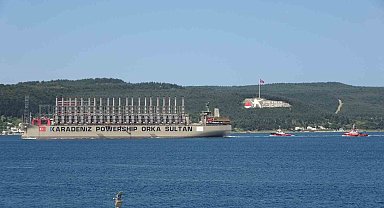 Çanakkale'nin elektrik ihtiyacını karşılayabilecek enerji üreten gemi boğazdan geçti
