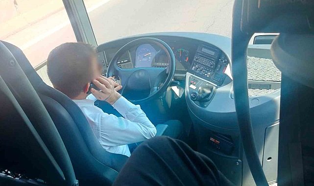 Cep telefonu ile konuşan otobüs şoförü sivil denetime takıldı