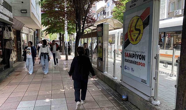 Çeşitli noktalara yerleştirilen Eskişehirspor afişleri beğeni topladı