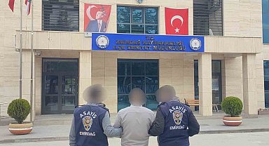 Çeşitli suçlardan aranan şahsı polis yakaladı