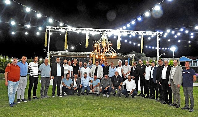 Çeşme Muhtarlar Derneği kuruluşunu yemekli toplantıyla kutladı