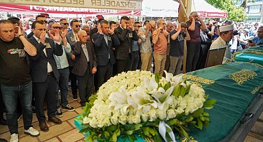 CHP lideri Özel Manisa'da cenaze törenine katıldı