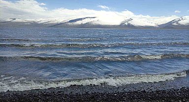 Çıldır Gölü'ndeki buz tabakası tamamen çözüldü