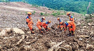 Çin'de toprak kaymasında can kaybı 4'e yükseldi, 17 kişi kayıp