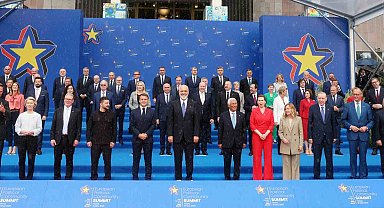 Cumhurbaşkanı Erdoğan, Avrupa Siyasi Topluluğu Zirvesinde aile fotoğrafına katıldı