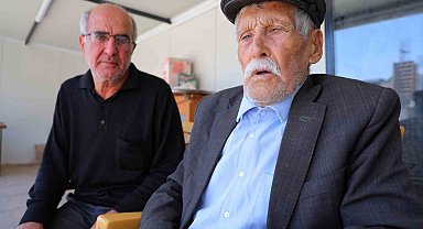 Cumhuriyet'le yaşıt Cemal dede, eski hatıralarını dün gibi anlatıyor