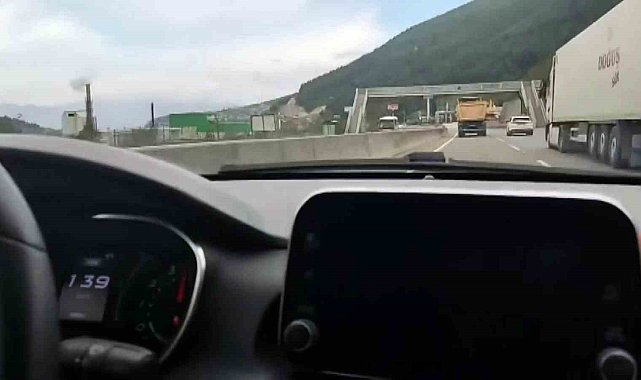 D-650'de otomobiller kamyona yetişemedi