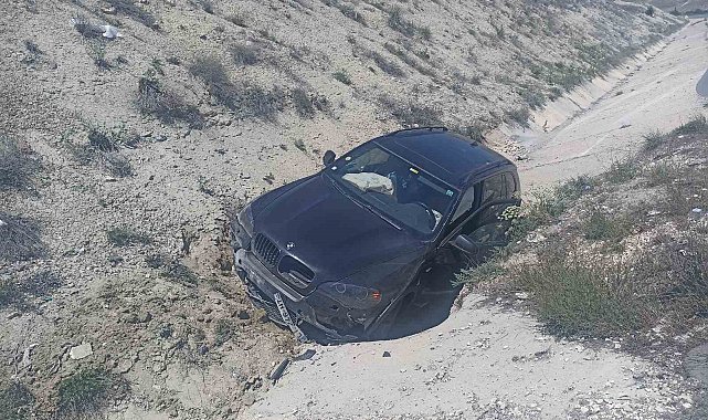 Darende'de araç yol kenarına devrildi: 1 yaralı