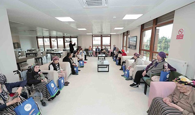 Darülaceze'de Anneler Günü sürprizi: Duygu dolu anlar yaşandı