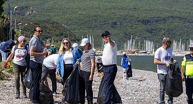 Datça'da gönüllüler çevre temizliği yaptı, 2 ton çöp toplandı