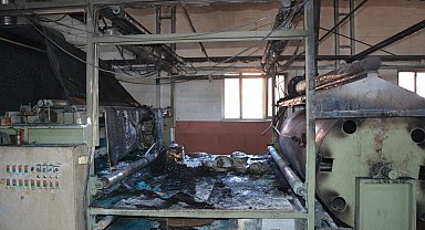 Demirci'de yün halı dokuma fabrikasında yangın çıktı