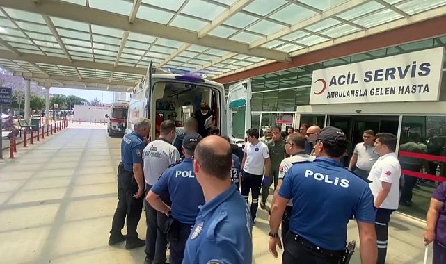 Denize acil iniş yapan helikopterdeki 4 personel Antalya'daki hastanelere sevk edildi